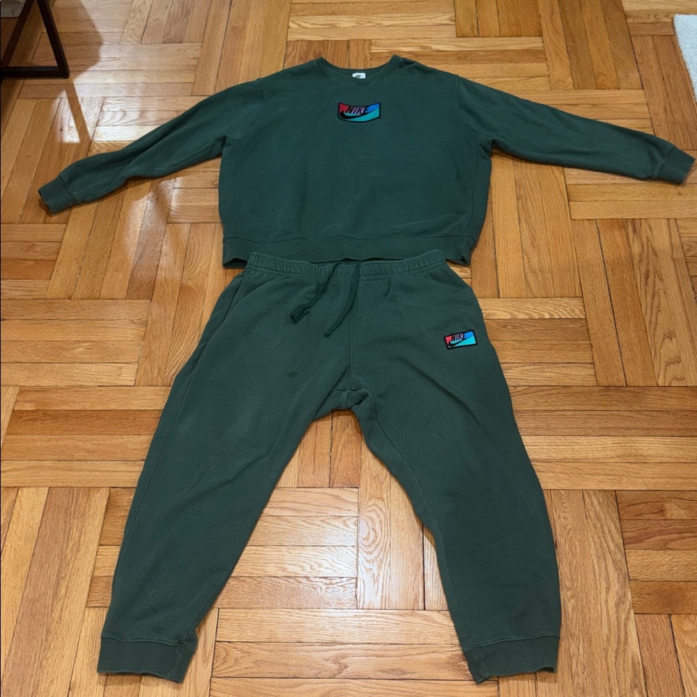 Nike Men's Dark Green Crewneck Sweatsuit